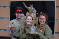 /news/spektakl-nadezhda-vera-i-lyubv-prinyal-uchastie-v-festivale-artist-i-voyna/
