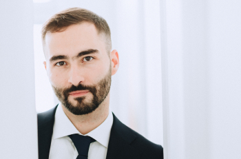 Антон Николаев