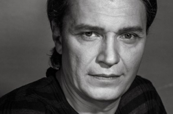 Сегодня роль Сергея в спектакле "Утро туманное" исполнит Константин Конушкин