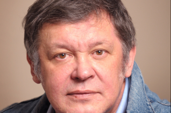 Сегодня День Рождения отмечает актер Петр Смидович