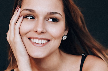 Сегодня роль Веры в спектакле "Три плюс кот" исполнит Александра Белоглазова