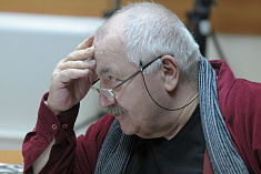 /news/segodnya-den-rozhdeniya-otmechaet-robert-sturua-glavnyy-rezhisser-teatra/