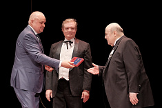 /news/gastroli-v-kemerovo-spektakl-litsa/