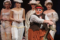 /news/videotranslyatsiya-spektaklya-korol-ubyu-iz-arkhiva-teatra-/