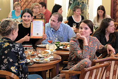 /news/zakrytie-26-teatralnogo-sezona-v-et-cetera/