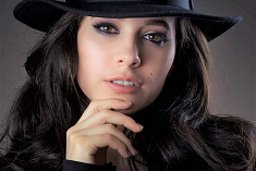 /news/segodnya-den-rozhdeniya-otmechaet-aktrisa-et-cetera-evgeniya-vays/