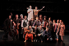 /news/segodnya-sostoyalas-premera-spektaklya-lodochnik/