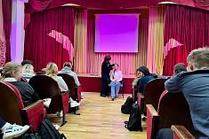 /news/v-shkole-641-sostoyalsya-master-klass-po-grimu-marii-maksimovoy-s-uchastiem-akterov-et-cetera-/