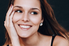 /news/segodnya-den-rozhdeniya-otmechaet-aktrisa-aleksandra-beloglazova/