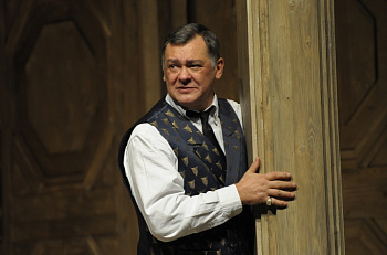 С Днем Рождения поздравляем актера Петра Смидовича