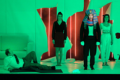 /news/portal-mos-ru-tri-plyus-kot-shekspir-i-muzyka-kakie-premery-pokazhet-teatr-et-cetera-v-yubileynom-se/