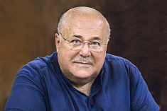 /news/pryamaya-rech-aleksandra-kalyagina-o-novom-teatralnom-sezone/