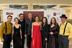/news/artisty-et-cetera-vystupili-s-kontsertnoy-programmoy-na-vstreche-direktorskoy-lozhi-teatrov-moskvy/