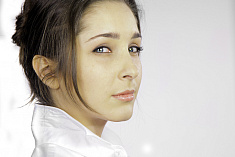 /news/segodnya-den-rozhdeniya-otmechaet-aktrisa-et-cetera-marina-dubkova/