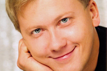 Сегодня День Рождения отмечает актер Александр Жоголь