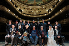 /news/gastroli-spektaklya-revizora-versii-v-sankt-peterburge/