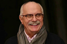 /news/aleksandr-kalyagin-pozdravil-nar-art-rsfsr-rezhissera-nikitu-mikhalkova-s-yubileem/