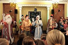 /news/novogodnie-intermedii-pered-detskimi-spektaklyami-v-dekabre-i-yanvare/