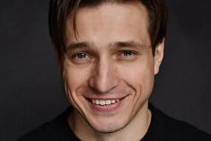 /news/s-dnem-rozhdeniya-pozdravlyaem-aktera-evgeniya-tokareva_1/