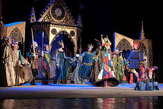 /news/pervyy-den-gastroley-v-kemerovo-spektakl-tayna-tetushki-melkin-/