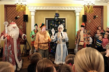 Новогодние интермедии перед детскими спектаклями в декабре и январе