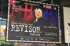 /news/gastroli-spektaklya-revizor-versiya-v-berline-den-pervyy/