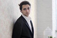 /news/segodnya-den-rozhdeniya-otmechaet-akter-et-cetera-artem-blinov/