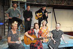 /news/segodnya-sostoitsya-videotranslyatsiya-spektaklya-starshaya-sestra/