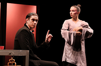 Сегодня в спектакле "Чайная" впервые играет Анна Дианова