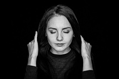 /news/rubrika-odin-den-s-artistom-kristina-gagua-o-zakulisnoy-zhizni-spektaklya-revizor-versiya/