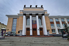/news/gastroli-kollektiv-spektaklya-lodochnik-pribyl-v-magadan/