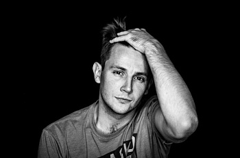 Рубрика "Один день с артистом": Кирилл Щербина о закулисной жизни спектакля "Утиная охота"