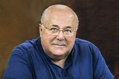 /news/aleksandr-kalyagin-o-rekordnom-prosmotre-spektaklya-serdtse-ne-kamen-v-ramkakh-bolshikh-gastroley-on/