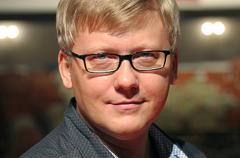 С Днем Рождения поздравляем актера Александра Жоголя