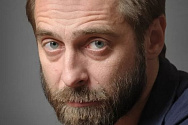 /news/segodnya-den-rozhdeniya-otmechaet-teatralnyy-rezhisser-vladimir-pankov/