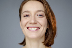 /news/s-dnem-rozhdeniya-pozdravlyaem-aktrisu-teatra-et-cetera-anastasiyu-shumilkinu/