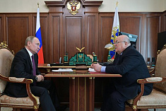 /news/vladimir-putin-vstretilsya-s-predsedatelem-soyuza-teatralnykh-deyateley-rossii-khudozhestvennym-ruko/