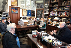 /news/v-teatre-proshlo-soveshchanie-rukovoditeley-v-masochnom-rezhime/