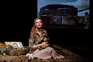 /news/aif-o-monospektakle-anny-artamonovoy-tvoy-pozyvnoy-geroy/