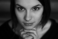 /news/segodnya-v-spektakle-tayna-tetushki-melkin-vpervye-igraet-anna-dianova/