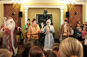 Новогодние интермедии перед детскими спектаклями в декабре и январе