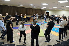 /news/segodnya-master-klass-po-stsenicheskoy-rechi-dlya-akterov-et-cetera-provela-elena-laskavaya/