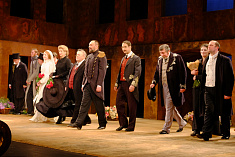 /news/50-y-spektakl-revizor-versiya-fotoreportazh-s-yubileynogo-spektaklya/