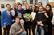 /news/vchera-spektaklyu-revizor-versiya-byla-vruchena-premiya-gvozd-sezona/