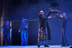 /news/repetitsii-revizora-versii-na-stsene-tbilisskogo-teatra-im-shota-rustaveli/