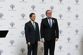 Орденом Дружбы награжден актер Владимир Симонов