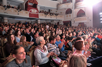 С первым днем премьеры!