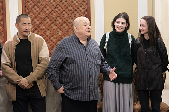 Коллектив театра "Et Cetera" поздравил Александра Калягина с премией "Звезда Театрала"
