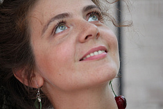 /news/s-dnem-rozhdeniya-pozdravlyaem-annu-artamonovu/