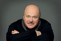 /news/s-dnem-rozhdeniya-pozdravlyaem-nashego-khudozhestvennogo-rukovoditelya-aleksandra-kalyagina/